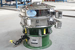 600型三次元振動篩，產量可達500kg/h。